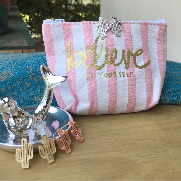 Dainty cactus earrings ONE SET LEFT - Picture 4 of 7